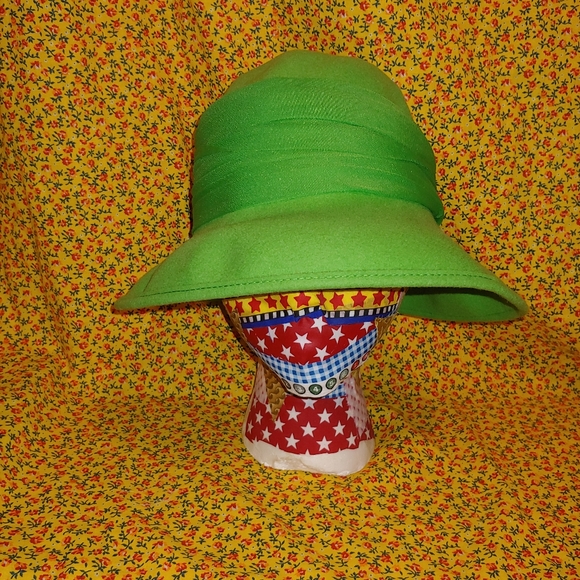 Vintage Evelyn Varon Ladies Hat